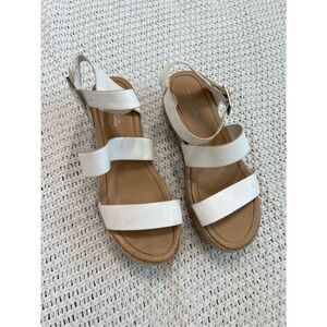 SODA women’s sandals white size 8.5 straps vacation shoes trendy Zara